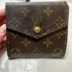 Louis Vuitton Vintage Classic Leather Monogram
Elise Trifold Snap Wallet